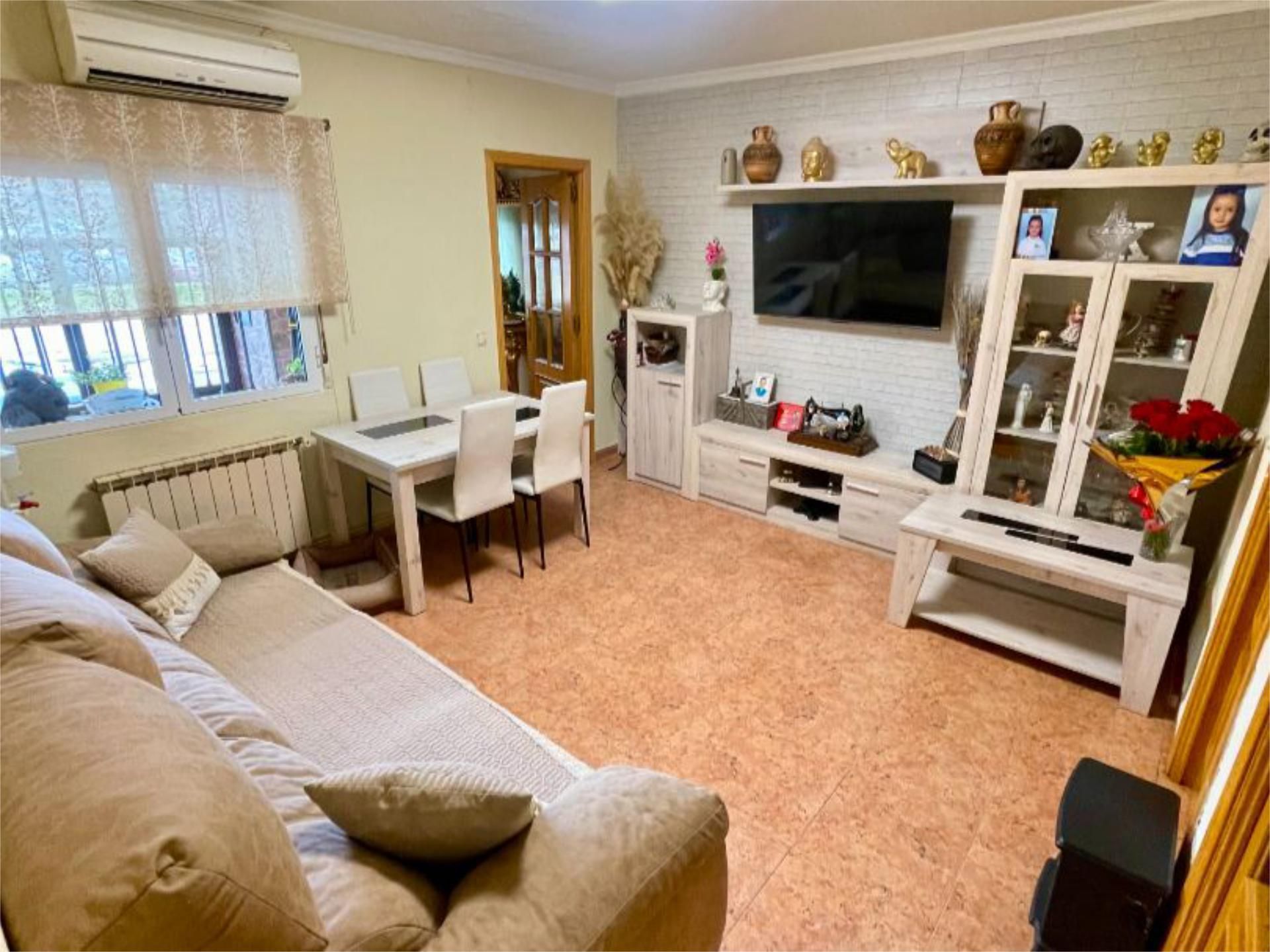 Sala d'estar de Casa adosada en venda en  Madrid Capital amb Aire condicionat, Calefacció i Terrassa