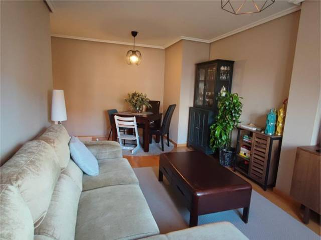 Piso en Venta en Calle Rafael Alberti, 13 en Anduva - Miranda sur