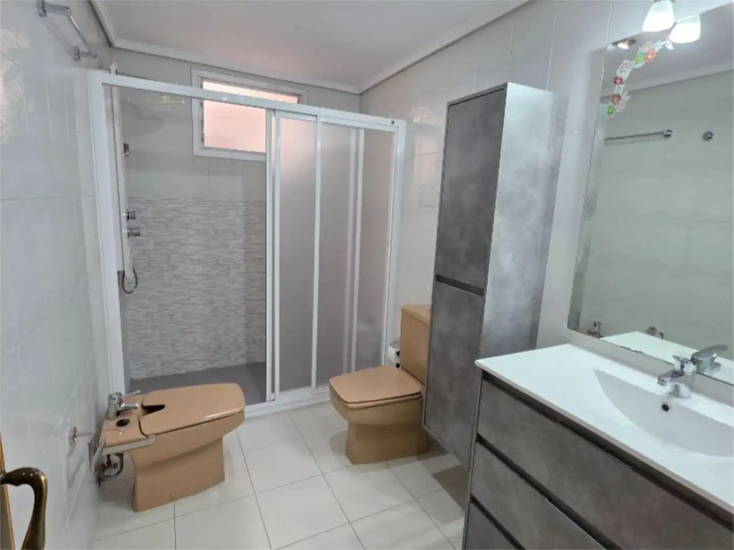 Room in Carrer Capità Gaspar Ortiz, 85, Reina Victoria - Miguel Hernández Bathroom of Flat for share in Elche / Elx with Furnished and Balcony