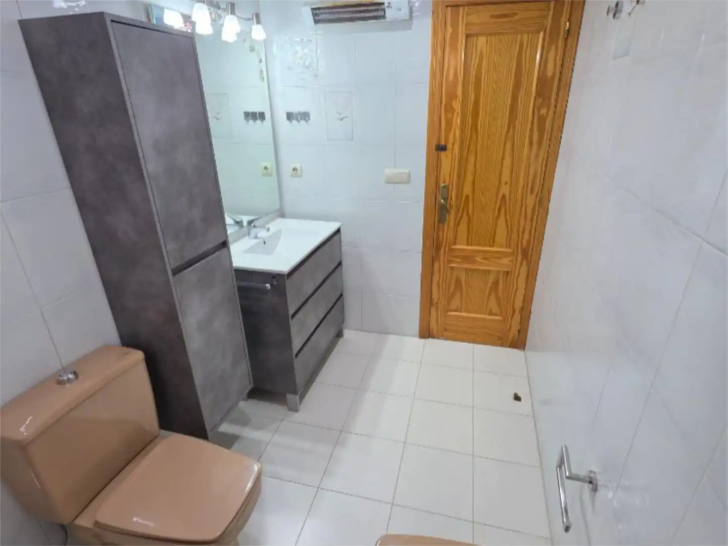 Room in Carrer Capità Gaspar Ortiz, 85, Reina Victoria - Miguel Hernández Bathroom of Flat for share in Elche / Elx with Furnished and Balcony