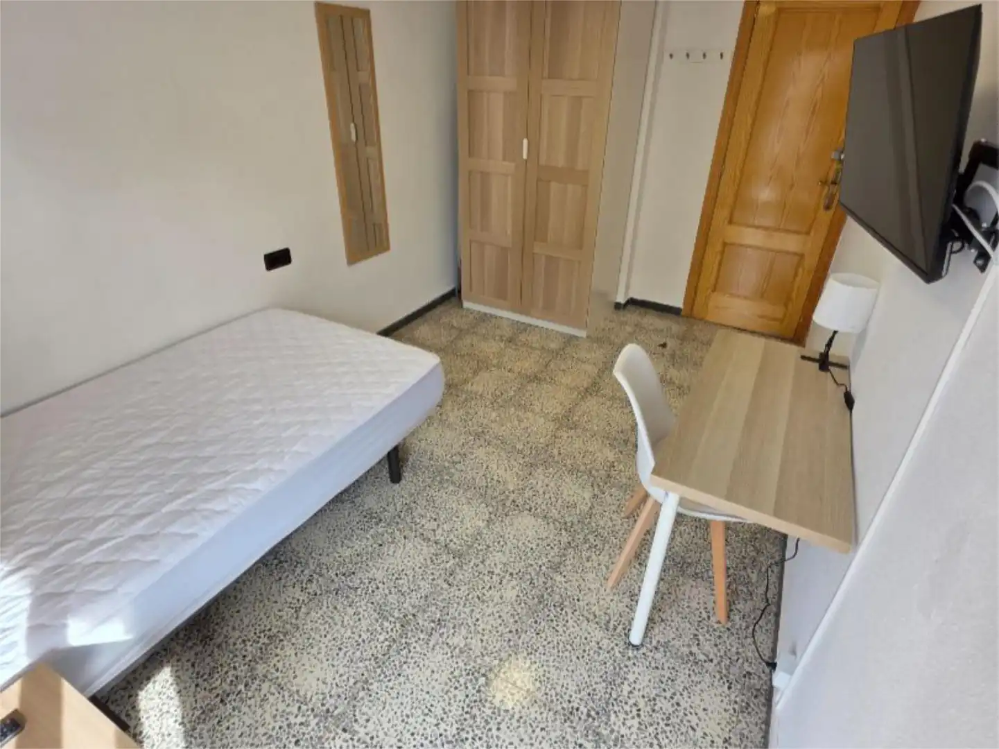 Room in Carrer Capità Gaspar Ortiz, 85, Reina Victoria - Miguel Hernández Bedroom of Flat for share in Elche / Elx with Furnished and Balcony