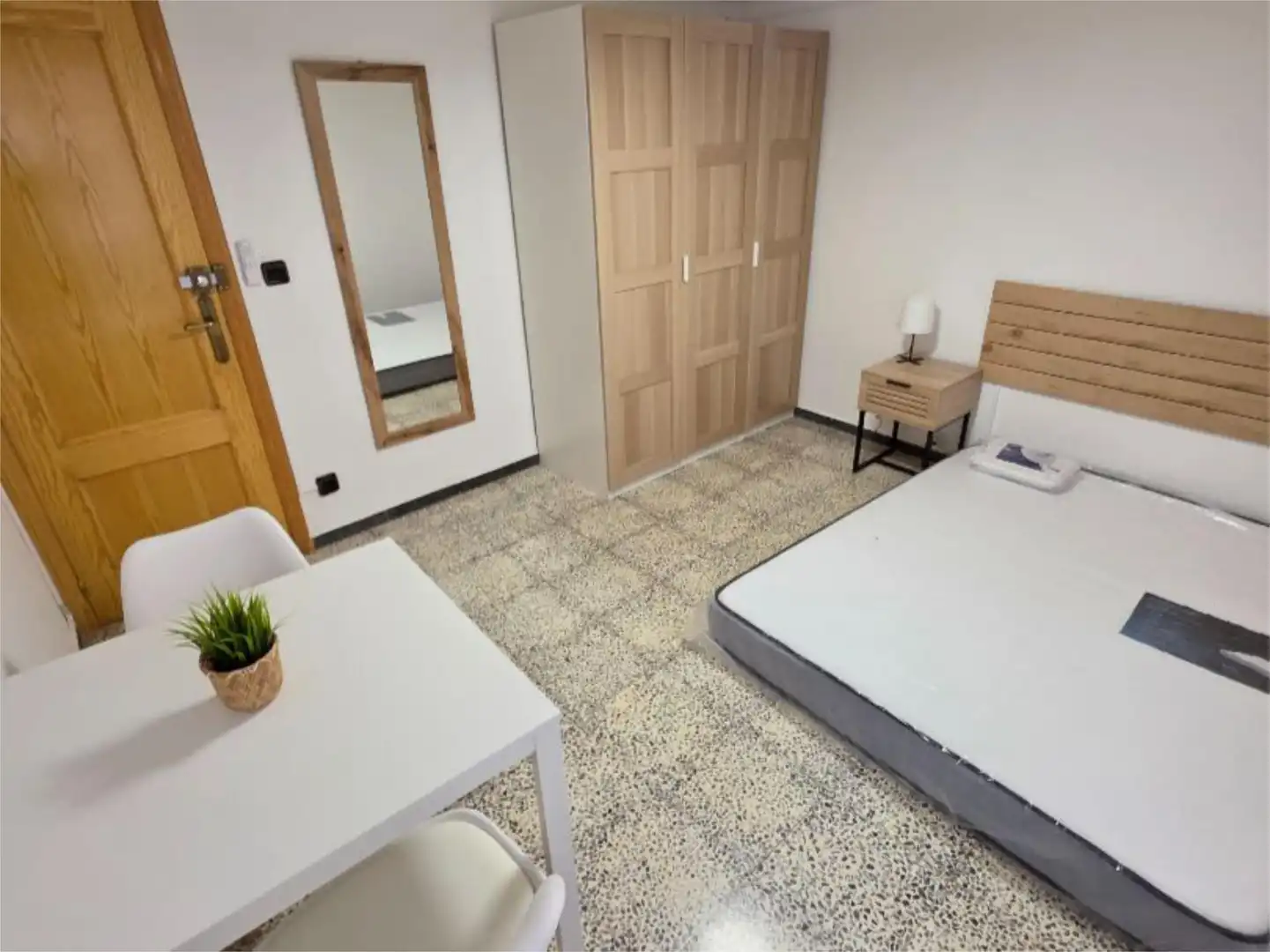 Room in Carrer Capità Gaspar Ortiz, 85, Reina Victoria - Miguel Hernández Bedroom of Flat for share in Elche / Elx with Furnished and Balcony