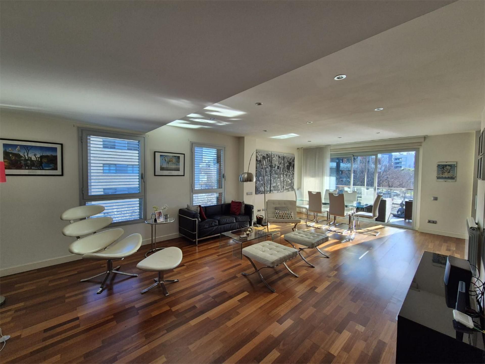 Sala d'estar de Pis en venda en Sant Cugat del Vallès amb Aire condicionat, Calefacció i Parquet