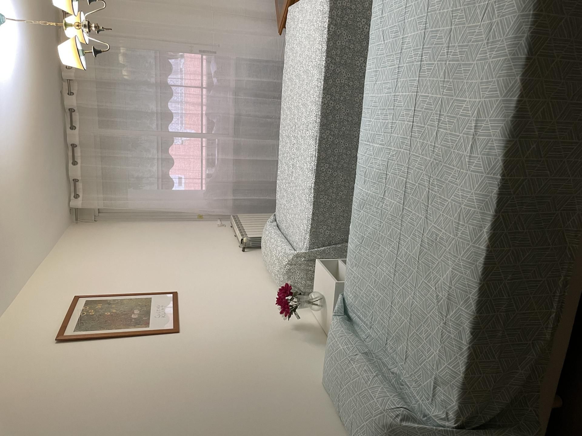 Dormitori de Apartament per a compartir en Alcalá de Henares amb Calefacció, Terrassa i Moblat
