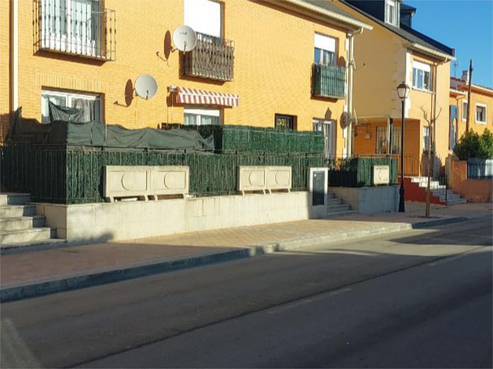 Vista exterior de Pis de lloguer en Guadalix de la Sierra amb Terrassa