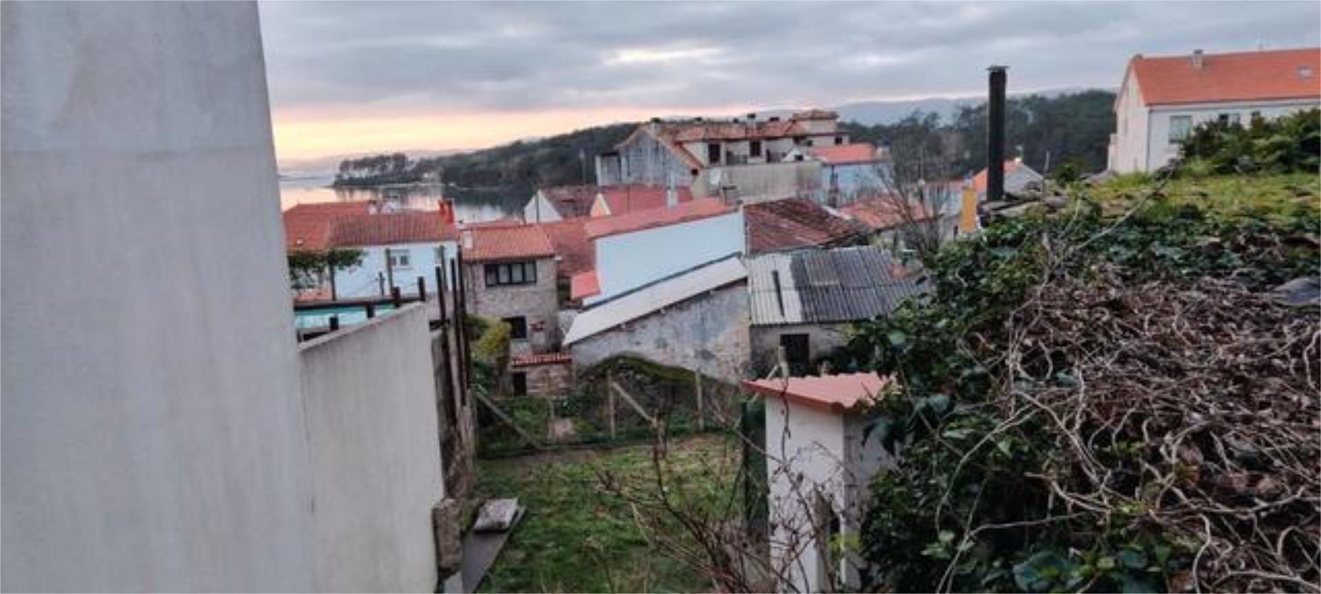 Vista exterior de Casa o xalet en venda en Vilagarcía de Arousa amb Jardí privat i Terrassa