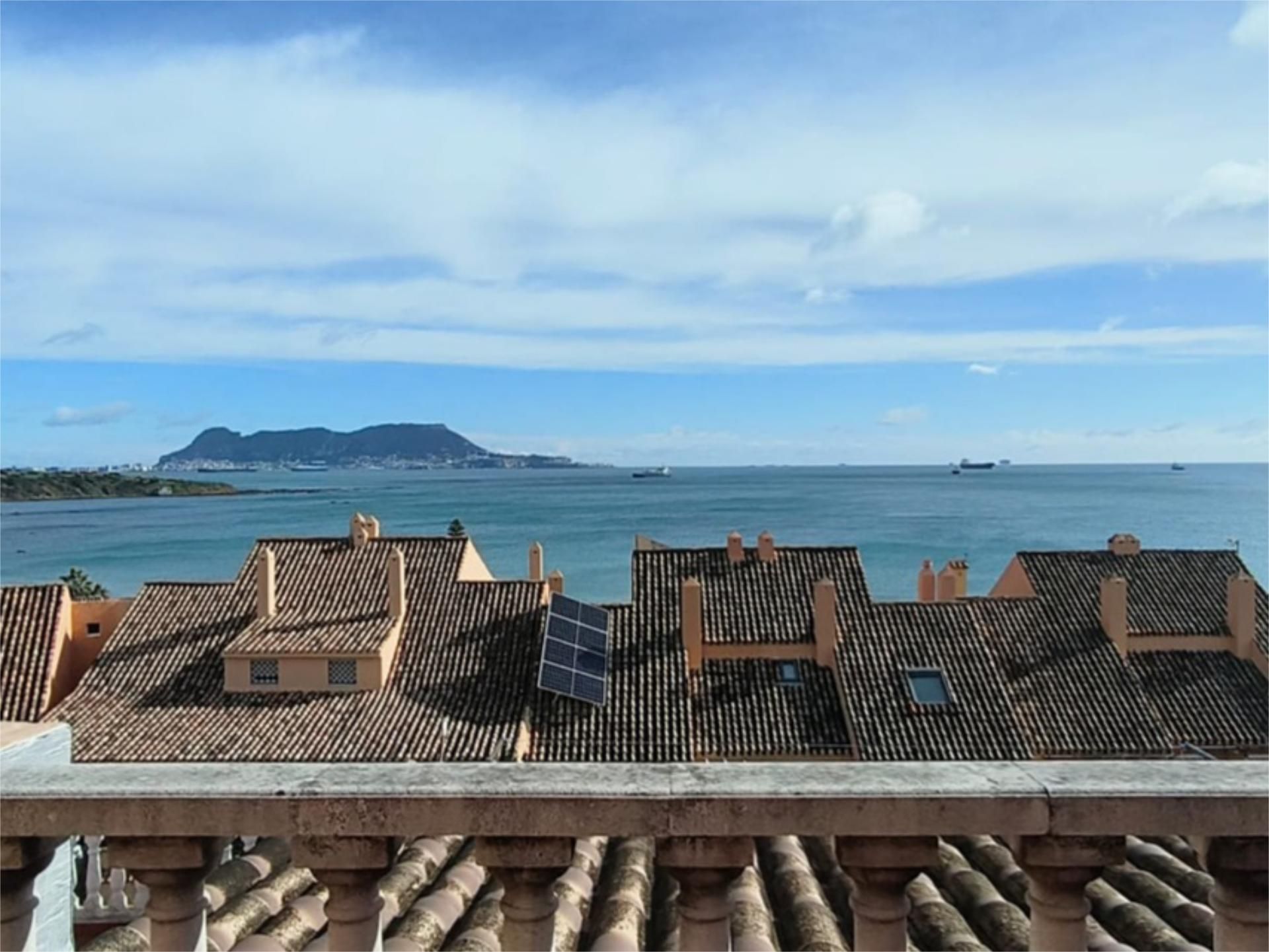 Exterior view of Single-family semi-detached to rent in Algeciras  with Air Conditioner, Terrace and Balcony