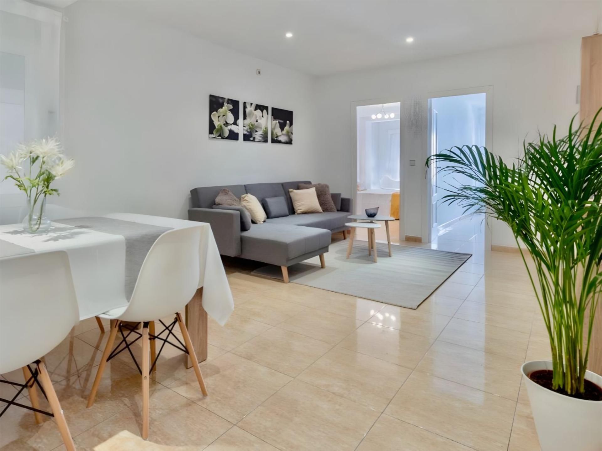 Sala de estar de Piso en venta en  Madrid Capital con Calefacción, Amueblado y Balcón