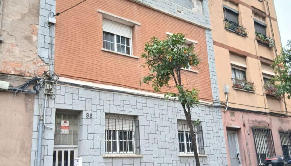 Casa adosada en venda a Carrer D'ausona, 68, Trinitat Vella, Barcelona Capital - imatge 1 Foto 1 de Casa adosada en venda a Carrer D'ausona, 68, Trinitat Vella, Barcelona Capital