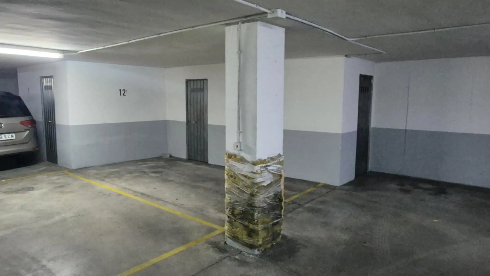 Garage zur Miete in Calle Cardenal Pla y Deniel, 1, Murallas Parkplatz von Garage zur Miete in Ávila