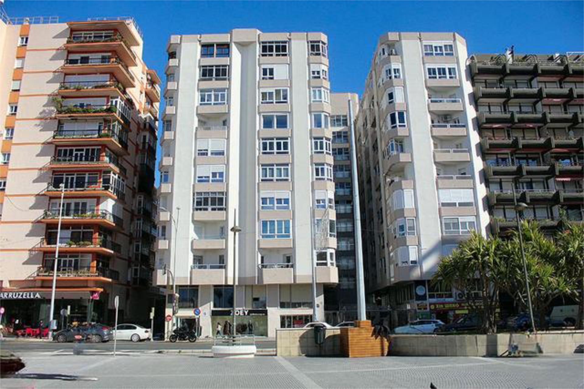 Vista exterior de Estudi en venda en  Cádiz Capital amb Terrassa