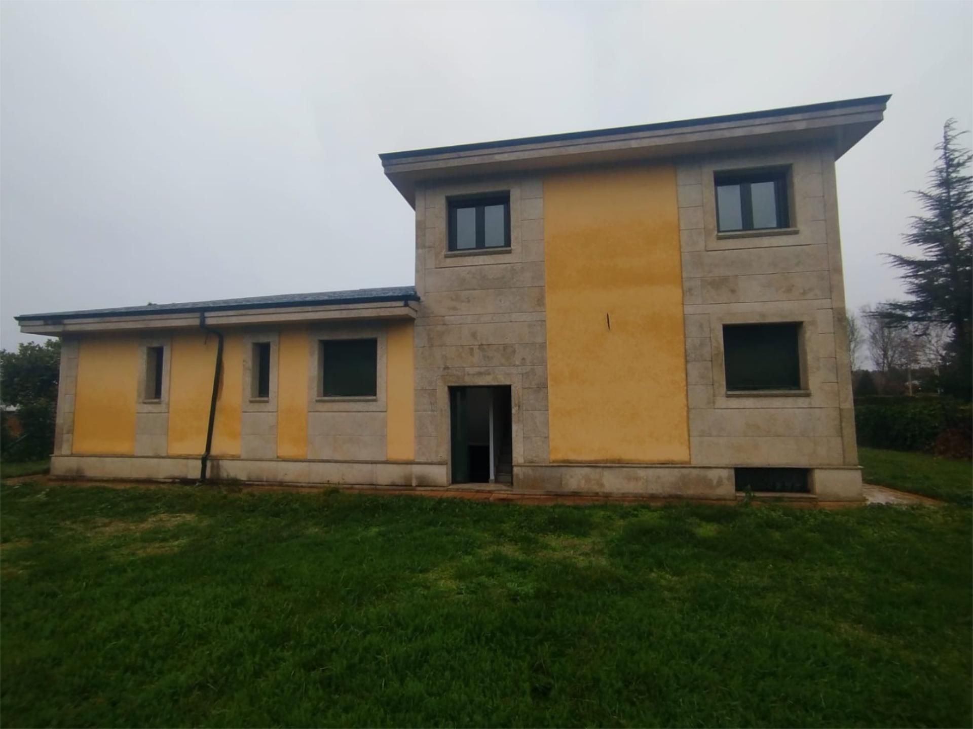 Vista exterior de Casa o xalet en venda en Lugo Capital amb Calefacció, Jardí privat i Parquet