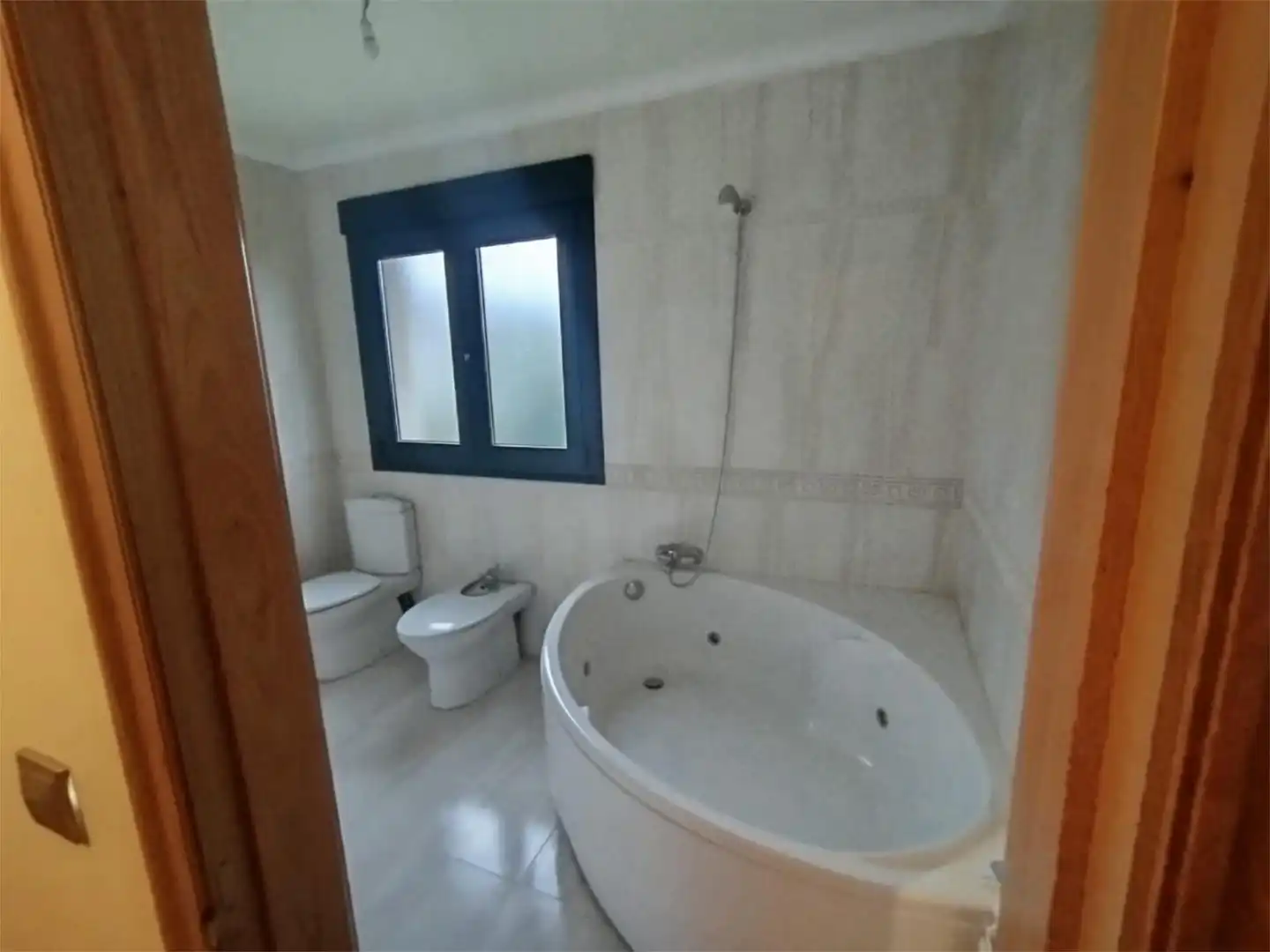 Baño de Piso en venta en Lugo con Calefacción, Jardín privado y Parquet