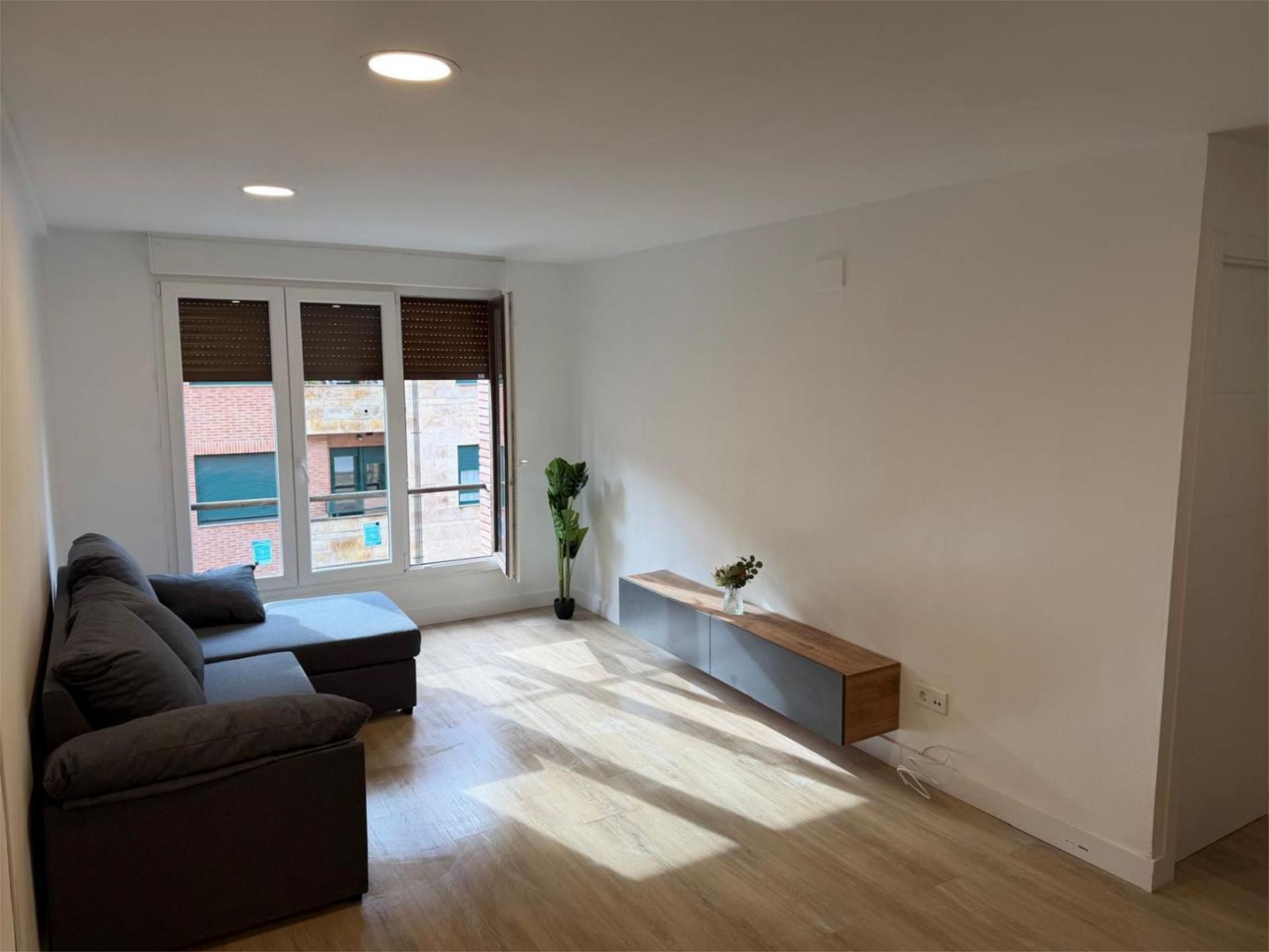 Living room of Flat to rent in Oviedo   with Furnished and Video intercom