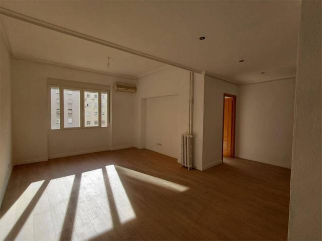 Piso en Alquiler en Calle de Ibiza, 28 en Ibiza de Madrid