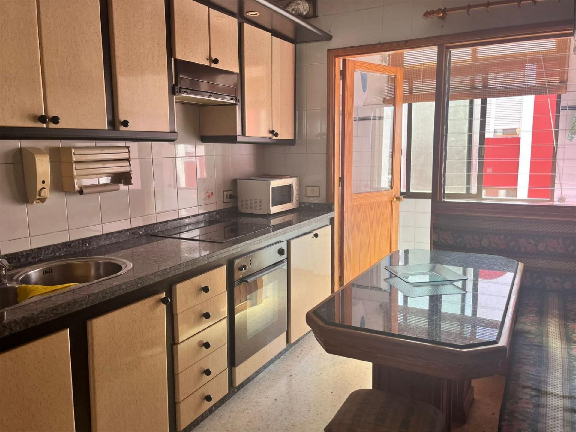 Kitchen of Flat for sale in Santa Lucía de Tirajana  with Storage room, Furnished and Community parking