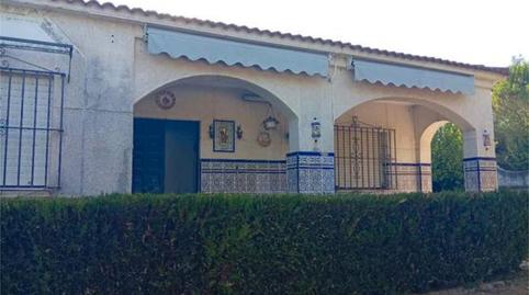 Foto 2 de Casa adosada en venta en Carmona, Sevilla