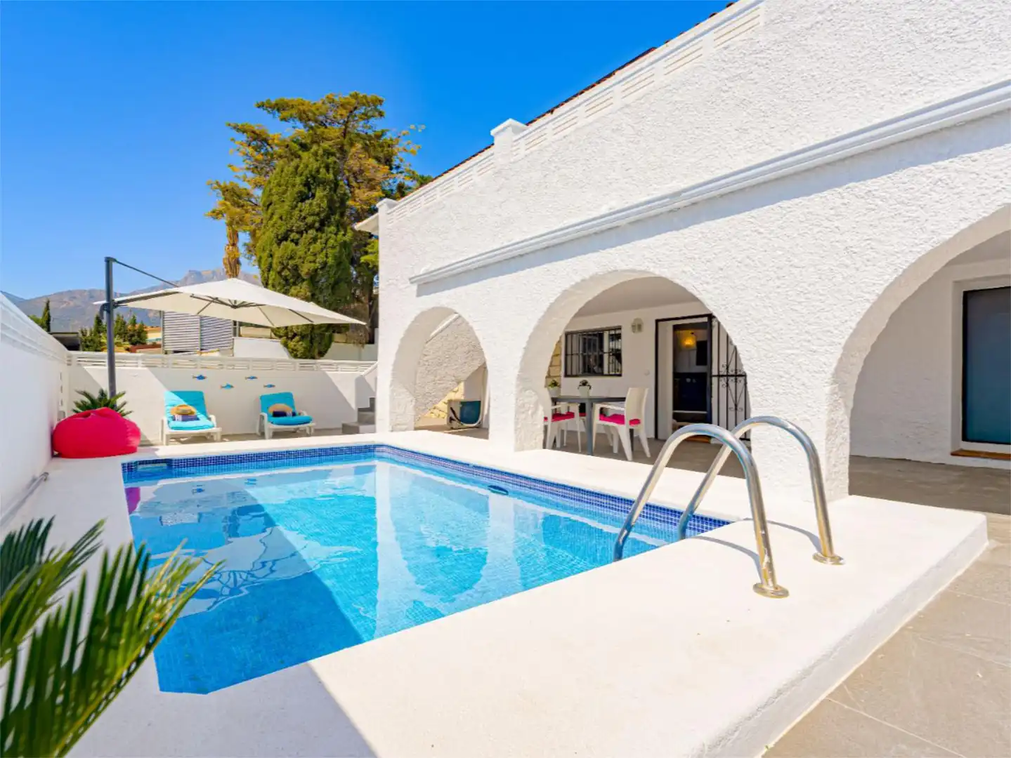 Piscina de Casa adosada en venda en La Nucia amb Aire condicionat, Calefacció i Jardí privat