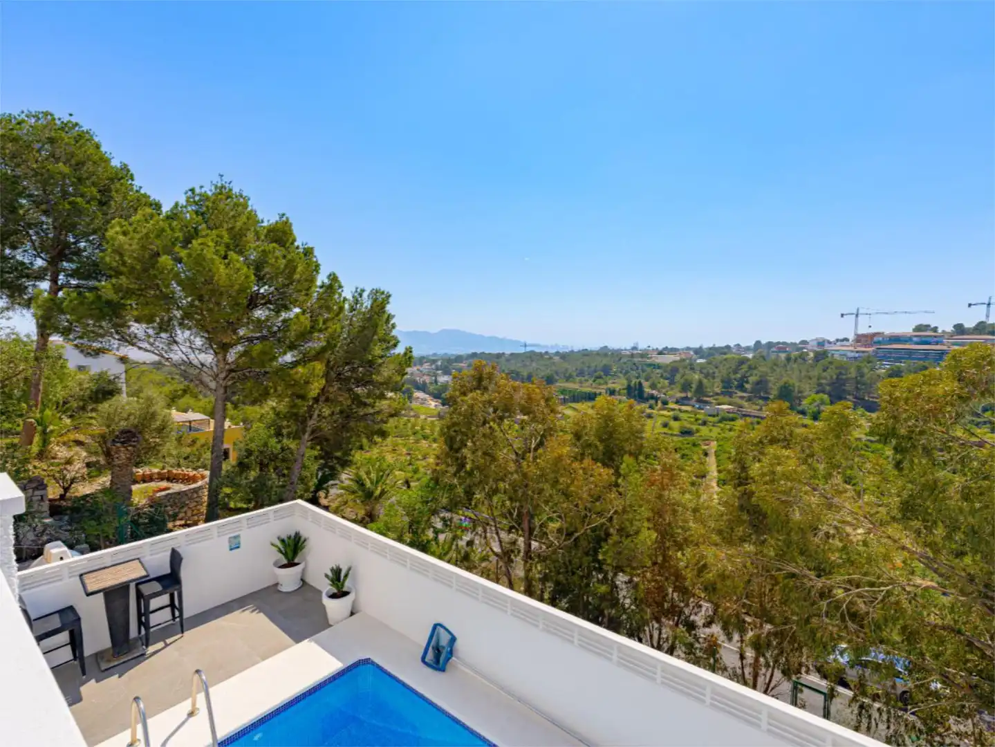 Piso en venta en Carrer Serra Montcabrer, 14, San Rafael - Nucia Park Vista exterior de Piso en venta en La Nucia con Aire acondicionado, Calefacción y Jardín privado