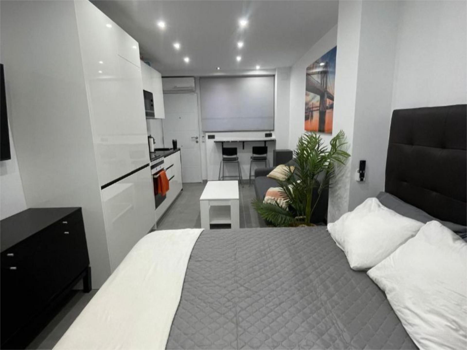 Pis de lloguer a Avenida Mercado, 1, Huerta Belón - Calvario Dormitori de Pis de lloguer en Marbella amb Aire condicionat, Calefacció i Moblat