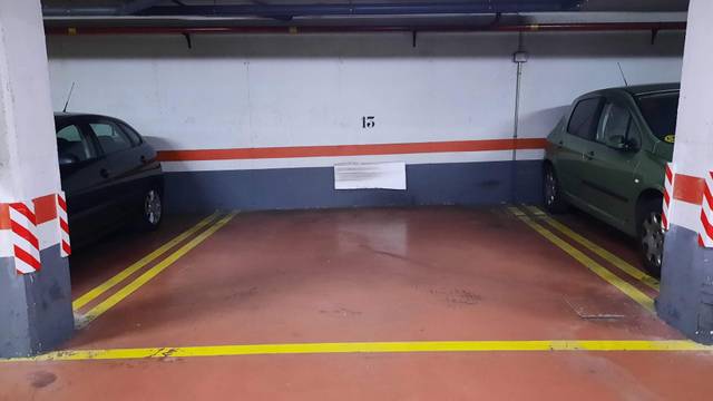 Garaje en Alquiler en Calle Cantueso, 54 en Valdeacederas