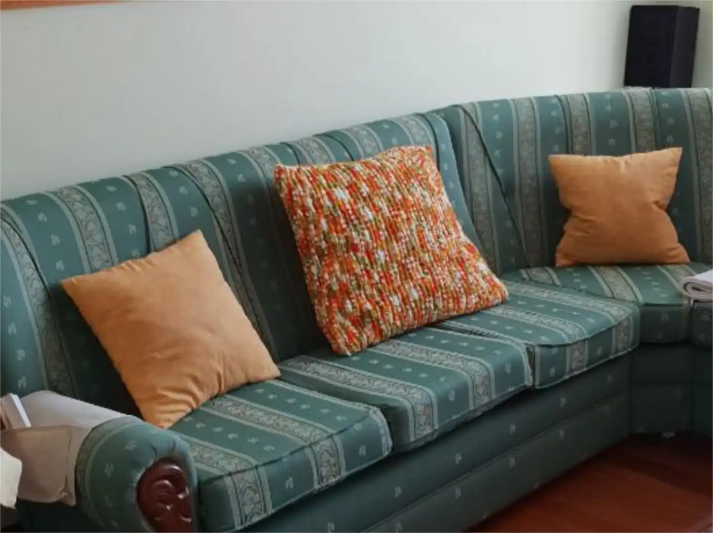 Flat for sale in Barrio la Somadilla, 4, Voto Living room of Flat for sale in Voto with Heating, Private garden and Parquet flooring