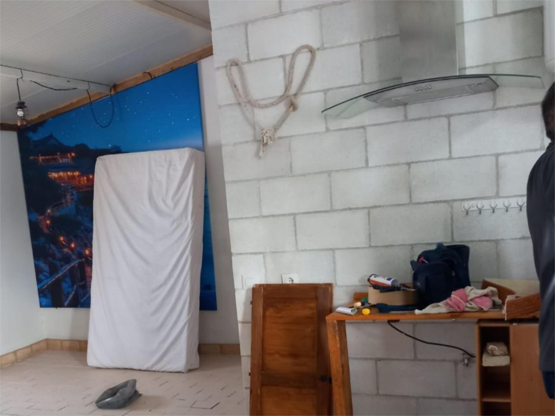 Study to rent in Guillena  with Air Conditioner and Terrace