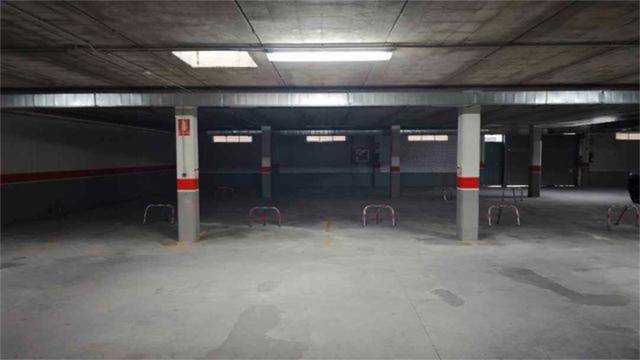 Garaje en Alquiler en Flores de Sil - La Placa