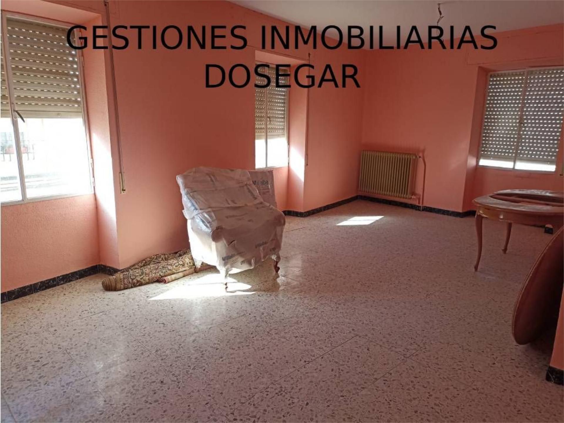 Casa adosada en venda a Calle Prim, 11, Pedro Muñoz Vista exterior de Casa adosada en venda en Pedro Muñoz amb Calefacció, Jardí privat i Moblat