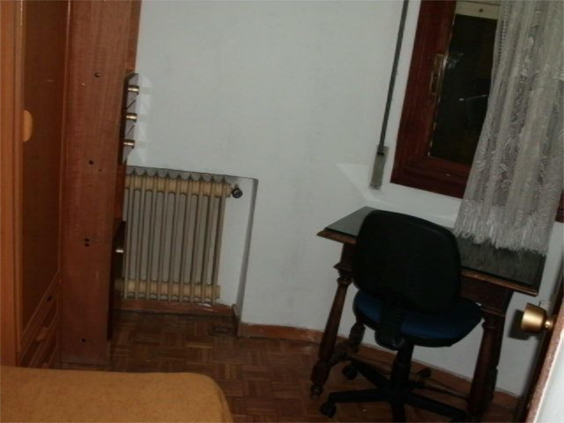 Bedroom of Flat to share in Cuenca Capital  with Heating, Parquet flooring and Terrace