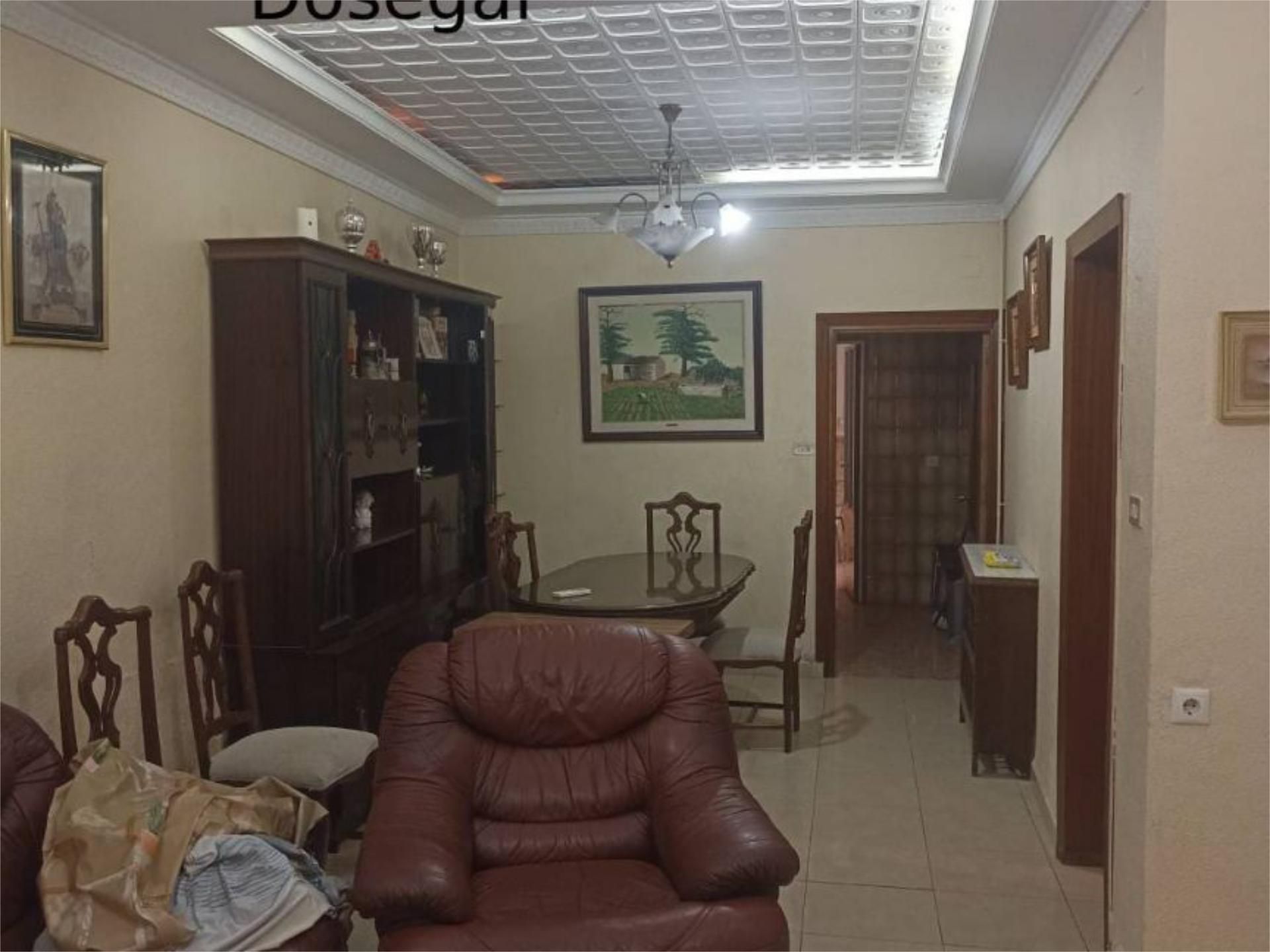 Casa adosada en venda a Calle Carlos Garzarán, 24, Pedro Muñoz Sala d'estar de Casa adosada en venda en Pedro Muñoz amb Aire condicionat, Calefacció i Jardí privat