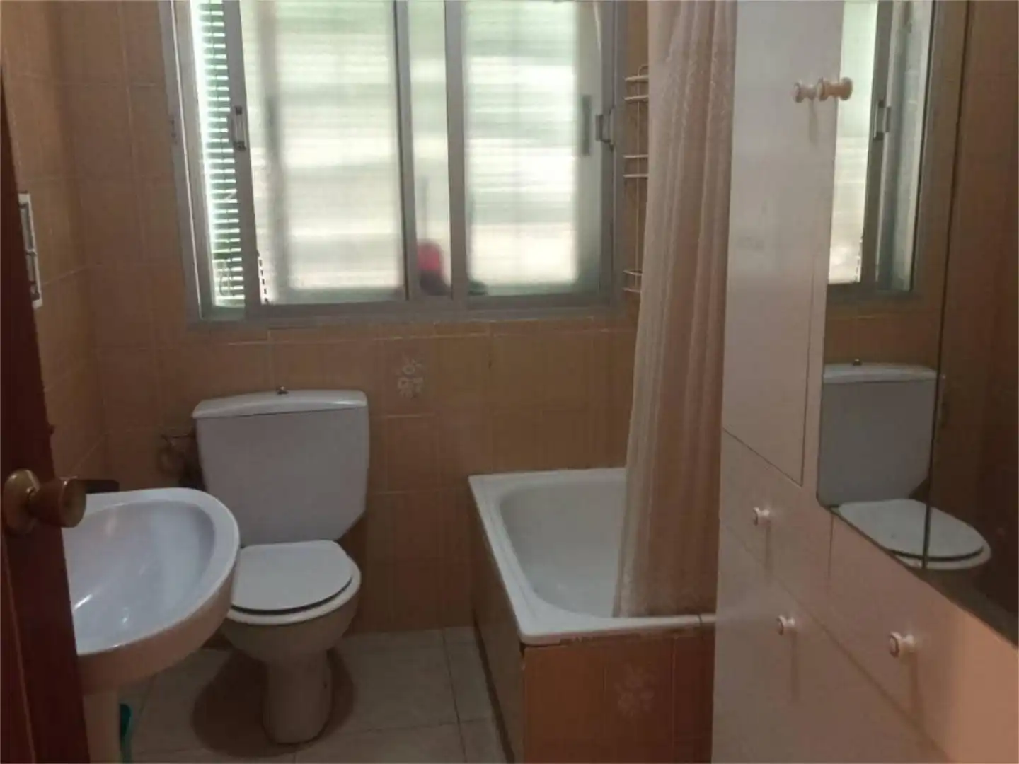Casa adosada en venta en Calle Carlos Garzarán, 24, Pedro Muñoz Baño de Casa adosada en venta en Pedro Muñoz con Aire acondicionado, Calefacción y Jardín privado