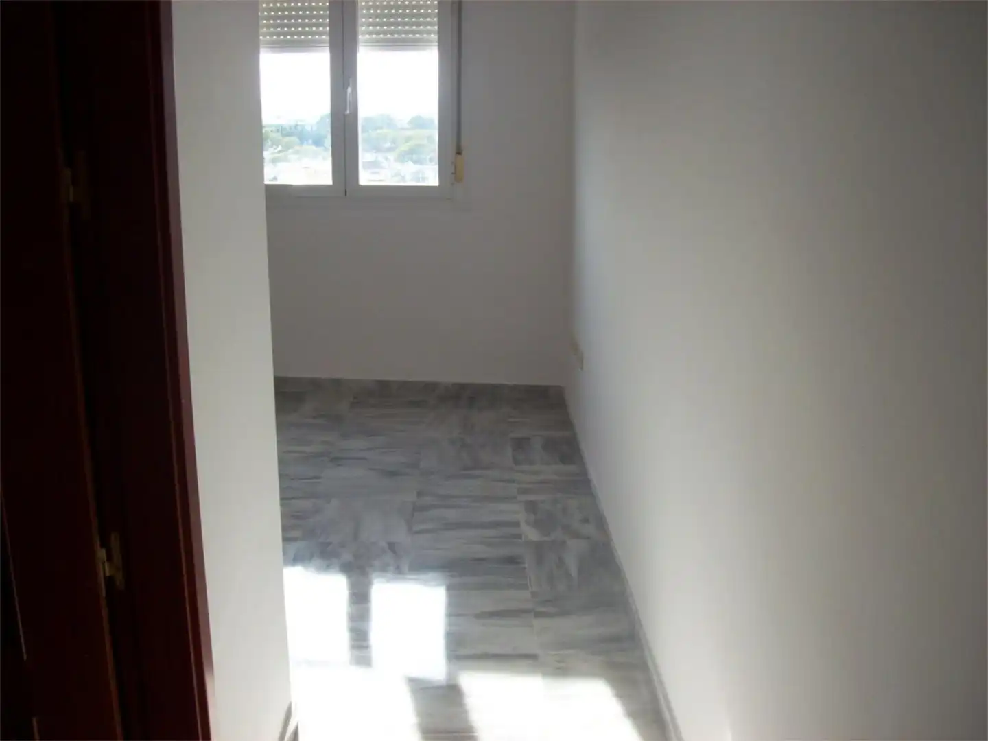 Piso en venta en Avenida de las Ciencias, 27, Colores - Entreparques Piso en venta en Sevilla con Aire acondicionado, Calefacción y Jardín privado