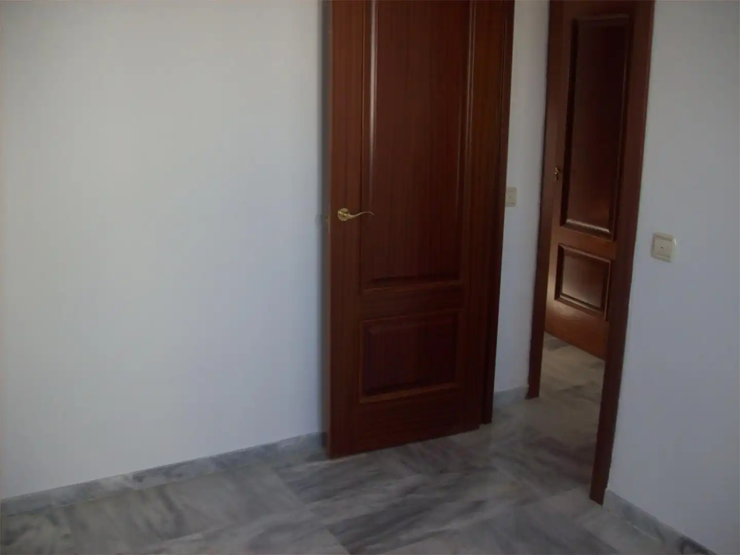 Piso en venta en Avenida de las Ciencias, 27, Colores - Entreparques Piso en venta en Sevilla con Aire acondicionado, Calefacción y Jardín privado