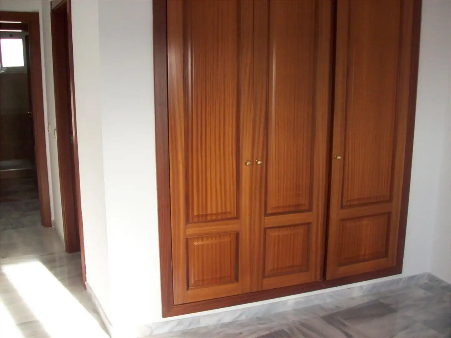 Piso en venta en Avenida de las Ciencias, 27, Colores - Entreparques Piso en venta en Sevilla con Aire acondicionado, Calefacción y Jardín privado