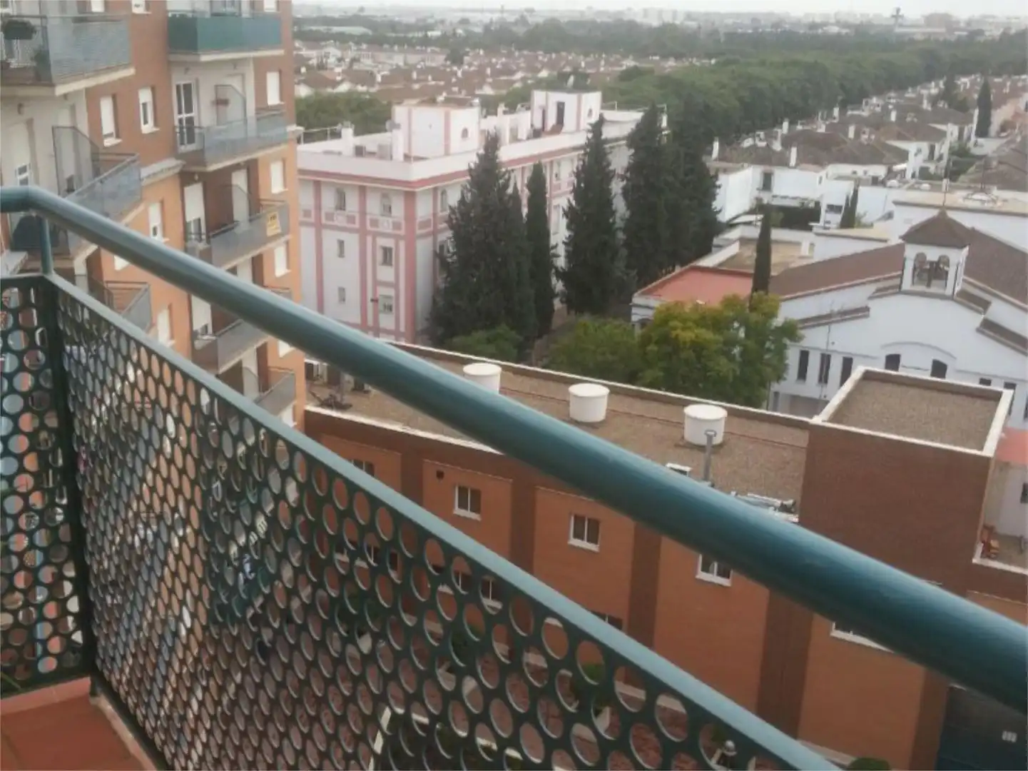 Piso en venta en Avenida de las Ciencias, 27, Colores - Entreparques Terraza de Piso en venta en Sevilla con Aire acondicionado, Calefacción y Jardín privado