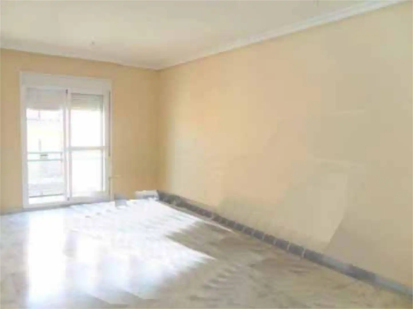 Piso en venta en Avenida de las Ciencias, 27, Colores - Entreparques Habitación de Piso en venta en Sevilla con Aire acondicionado, Calefacción y Jardín privado