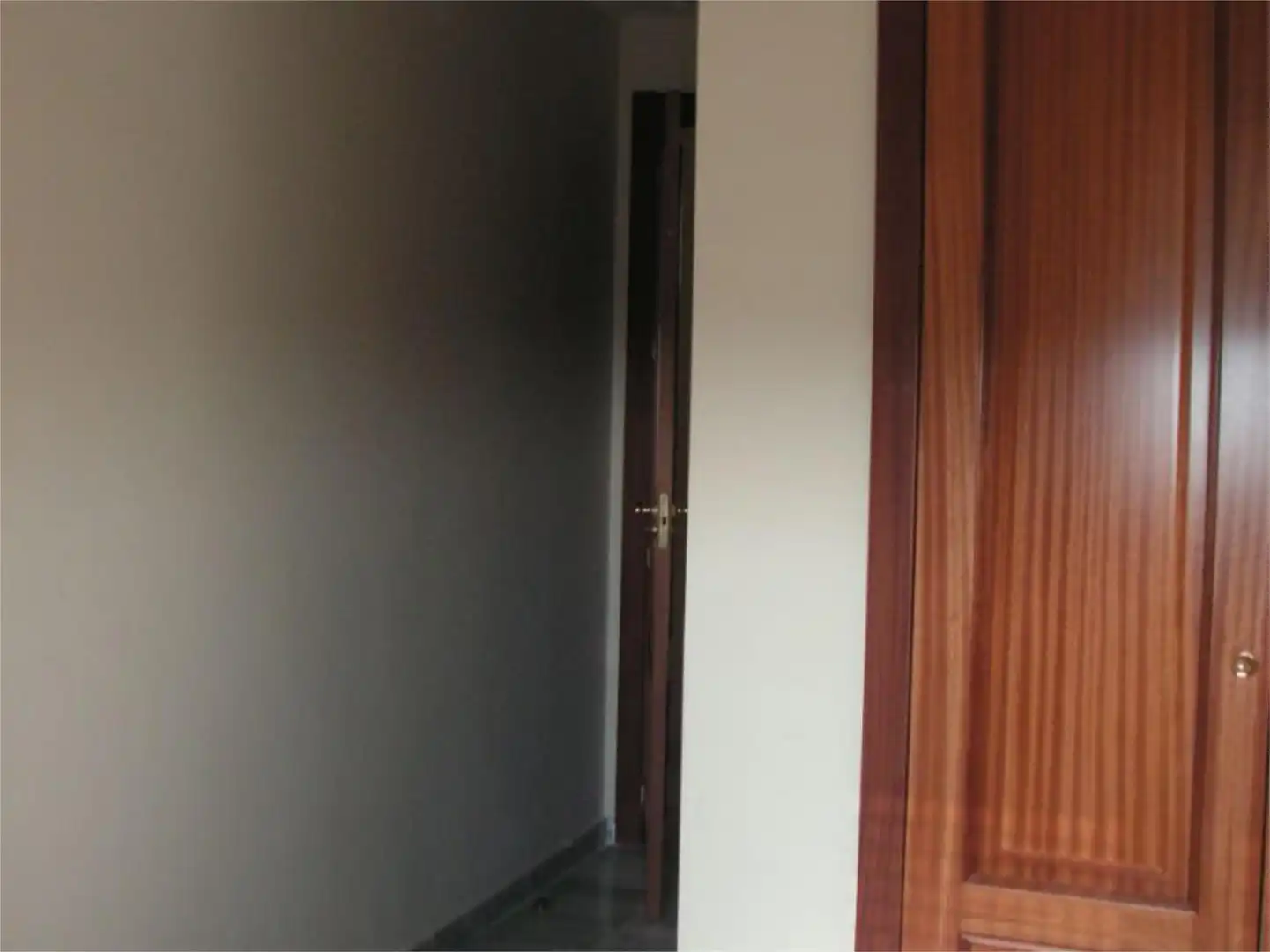 Piso en venta en Avenida de las Ciencias, 27, Colores - Entreparques Piso en venta en Sevilla con Aire acondicionado, Calefacción y Jardín privado
