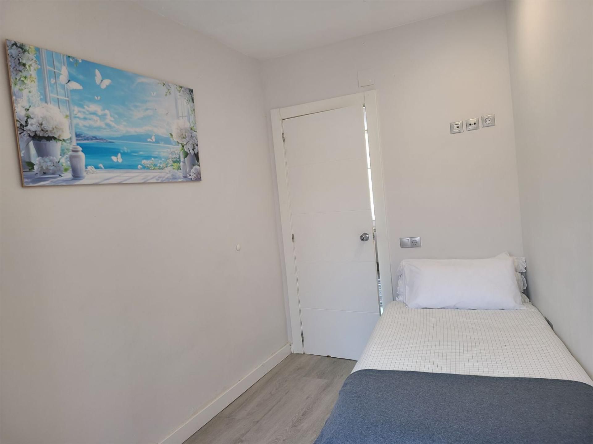 Bedroom of Flat to share in  Logroño