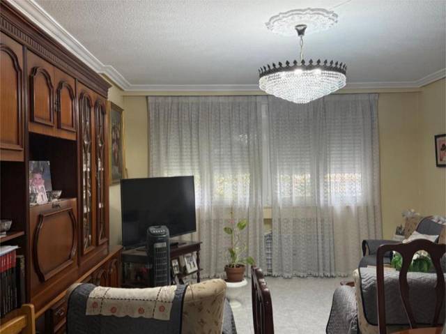 Piso en Venta en Calle de Núñez de Guzmán, 26 en Reyes Católicos