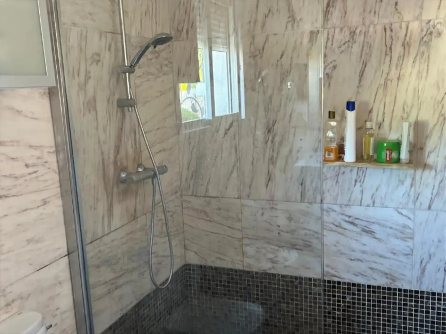 Casa o chalet en venta en Carrer Sorolla, 8, Varadero Baño de Casa o chalet en venta en La Nucia con Aire acondicionado, Terraza y Piscina