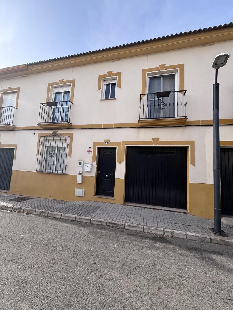 Vista exterior de Casa adosada en venda en Guadalcázar amb Aire condicionat, Calefacció i Parquet