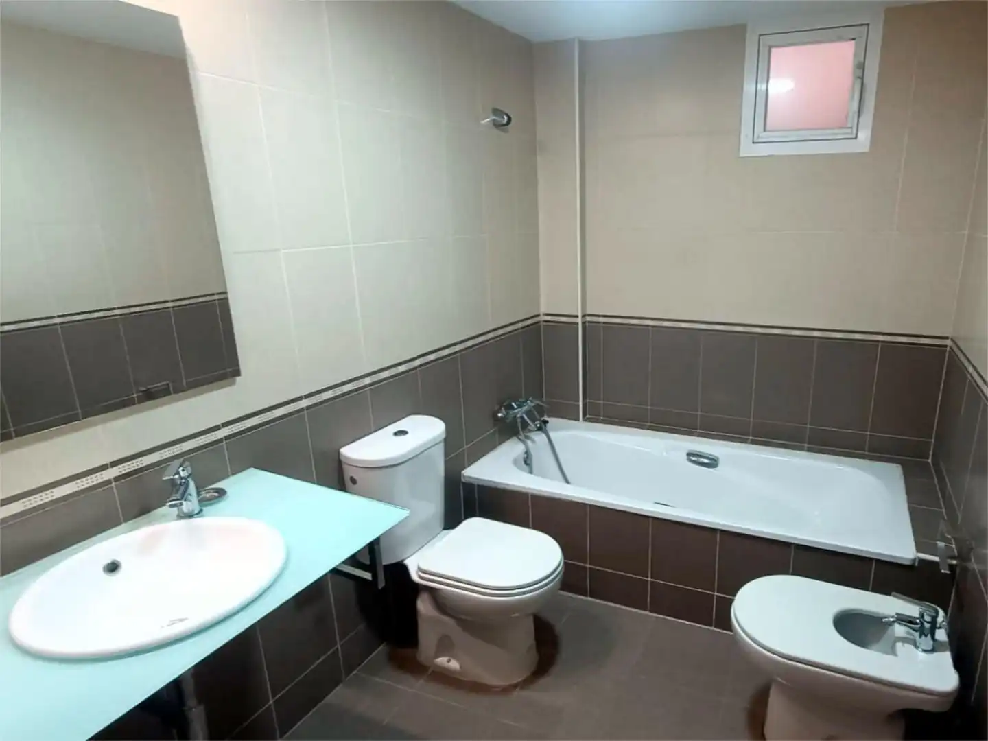 Baño de Piso de alquiler en Aldaia con Aire acondicionado, Calefacción y Jardín privado
