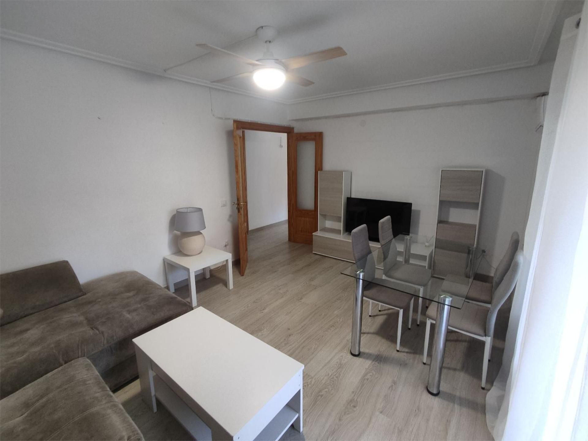 Sala de estar de Piso de alquiler en Cáceres Capital con Aire acondicionado y Balcón