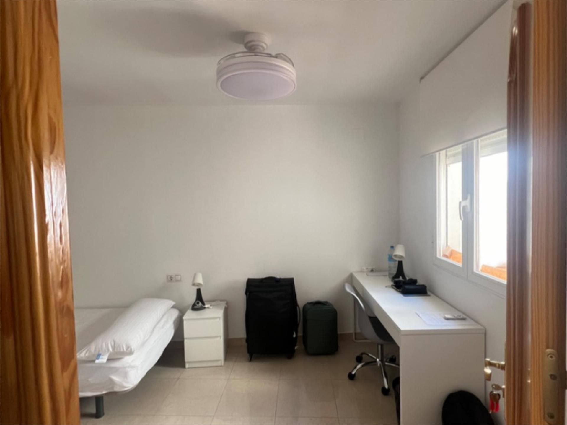 Dormitori de Casa adosada per a compartir en  Granada Capital amb Aire condicionat, Calefacció i Terrassa