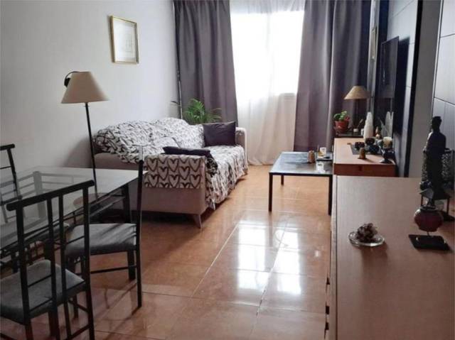 Piso en Venta en Calle Alférez Provisional, 80 en La Feria