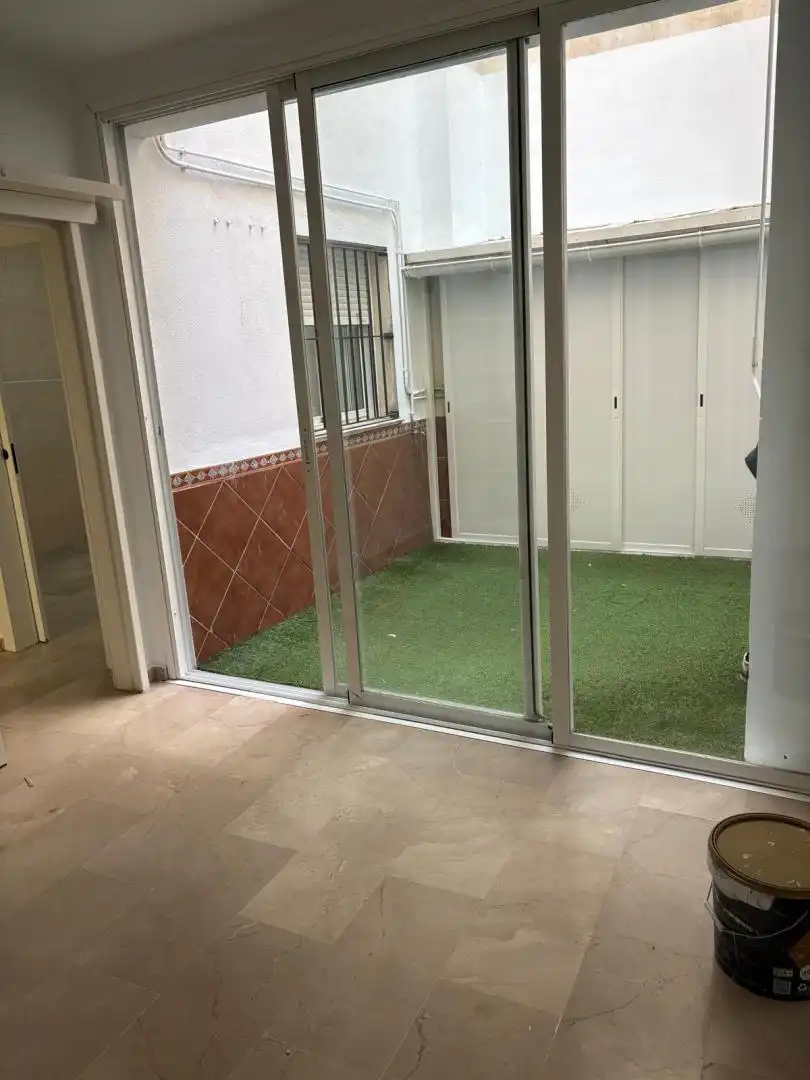 Wohnung zur Miete in Calle Aniceto Sáenz, 18, San Gil Garten von Wohnung zur Miete in Sevilla mit Klimaanlage, Heizung und Privatgarten