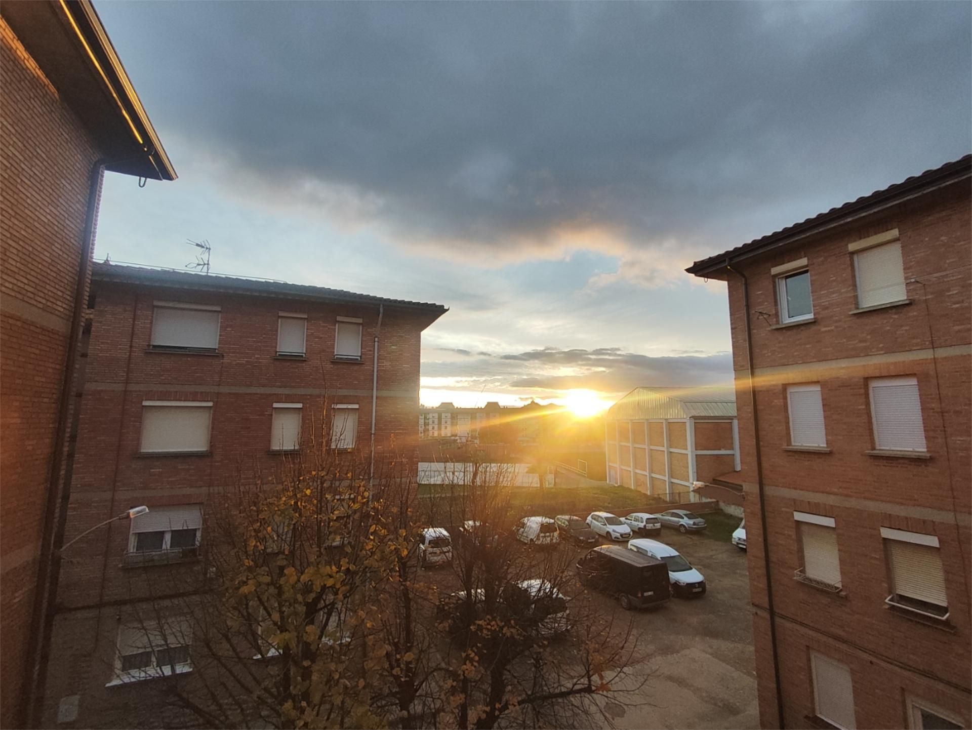 Vista exterior de Pis de lloguer en Haro amb Calefacció, Moblat i Forn