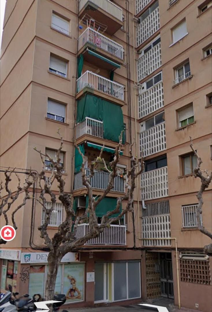 Piso en venta en Grup Verge de la Salut, 20, La Salut Vista exterior de Piso en venta en Badalona con Balcón
