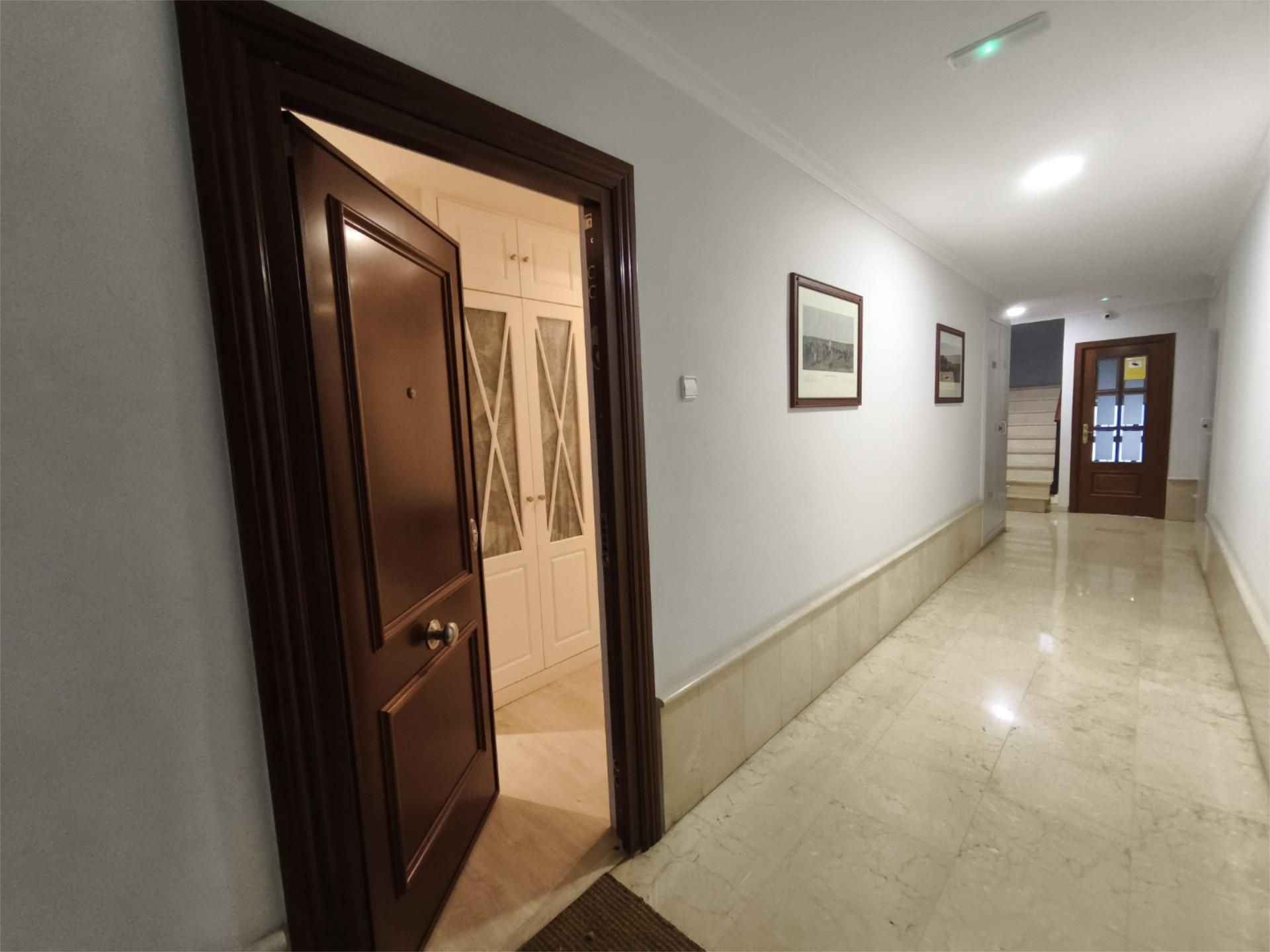 Piso de alquiler en  Sevilla Capital con Aire acondicionado, Calefacción y Parquet